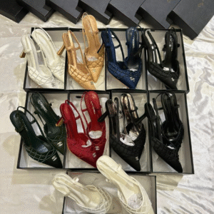 كعب شانيل بمقدمة مدببة