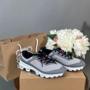 حذاء اون راننج كلاود نوفا